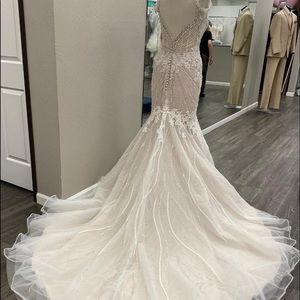 Brand new Kenneth Winston #1884 wedding dress